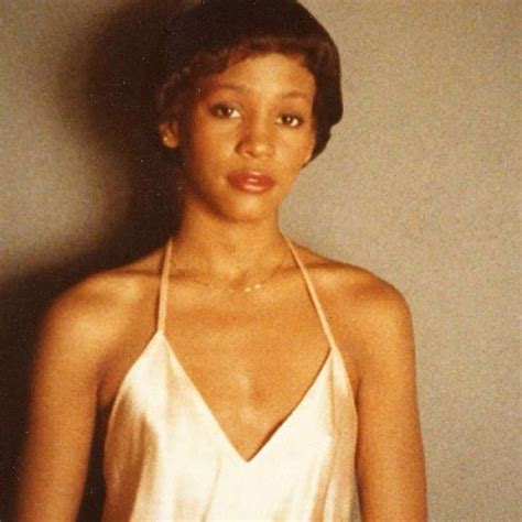 whitney houston nudes|40 Rare and Stunning Photographs of a Young and Beautiful。